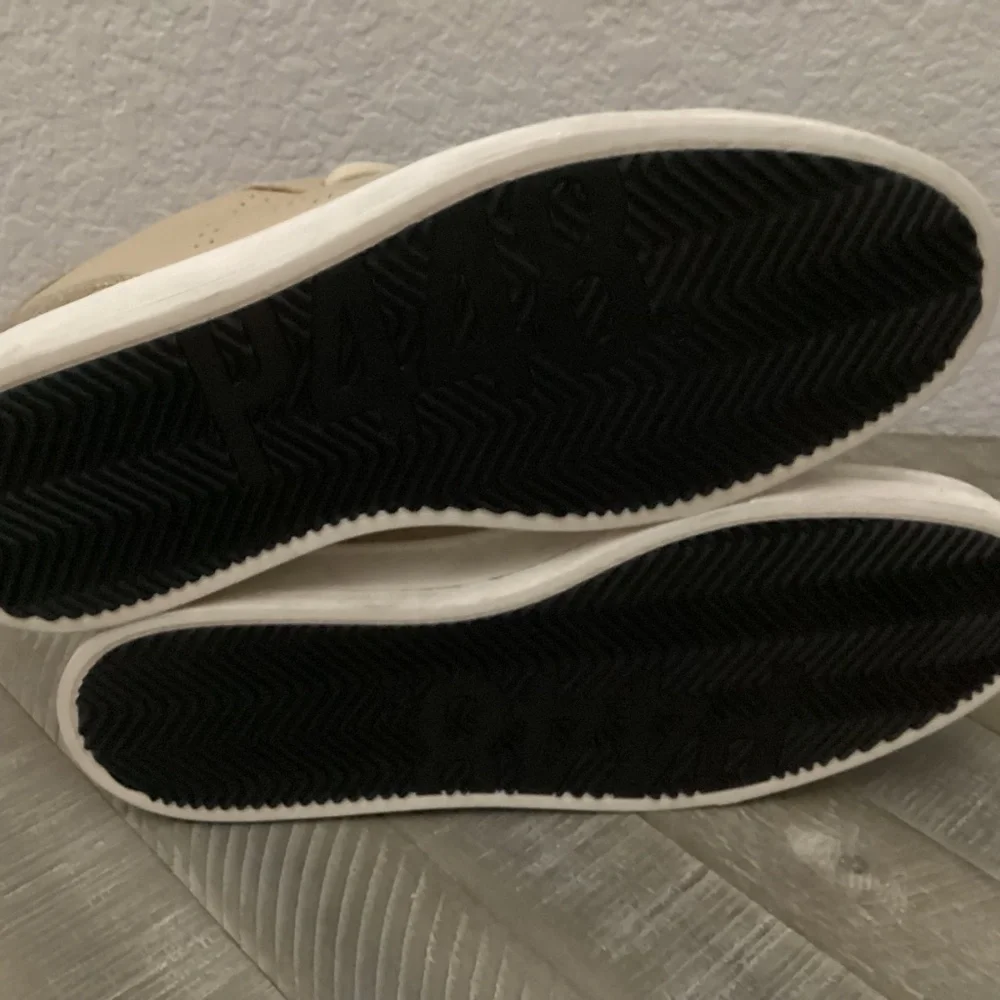 P448 Bali Platform Sneaker (Women) 8.5US / 39EU